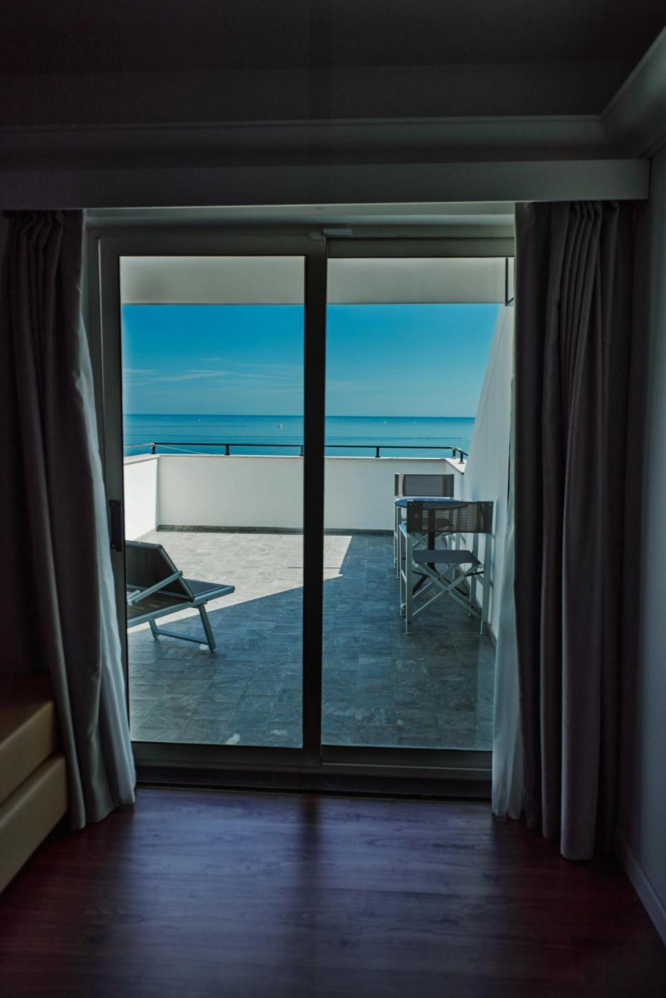 Hotel Negresco Cattolica Exteriér fotografie