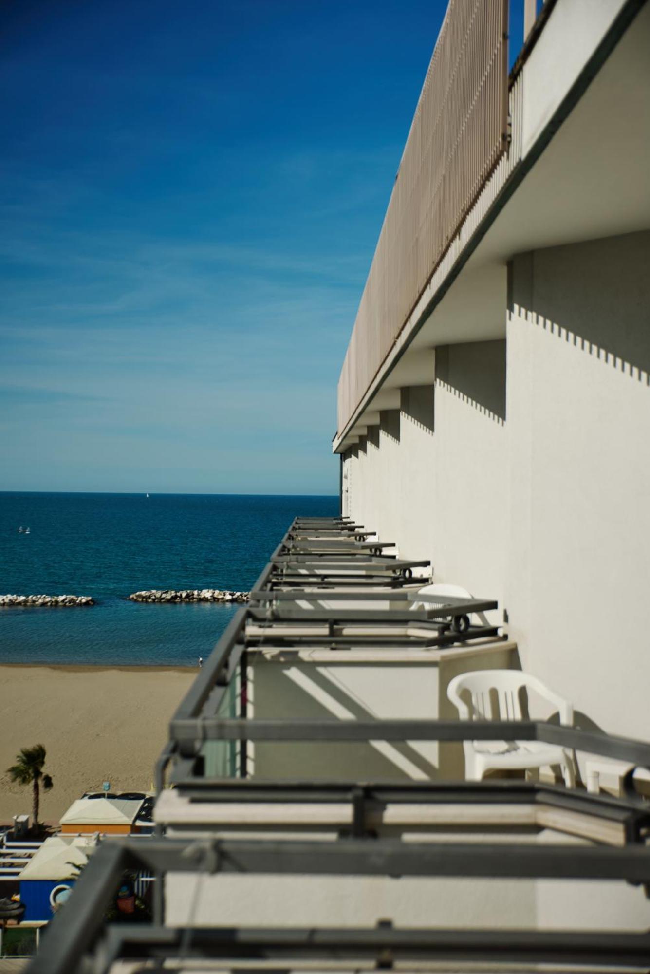 Hotel Negresco Cattolica Exteriér fotografie