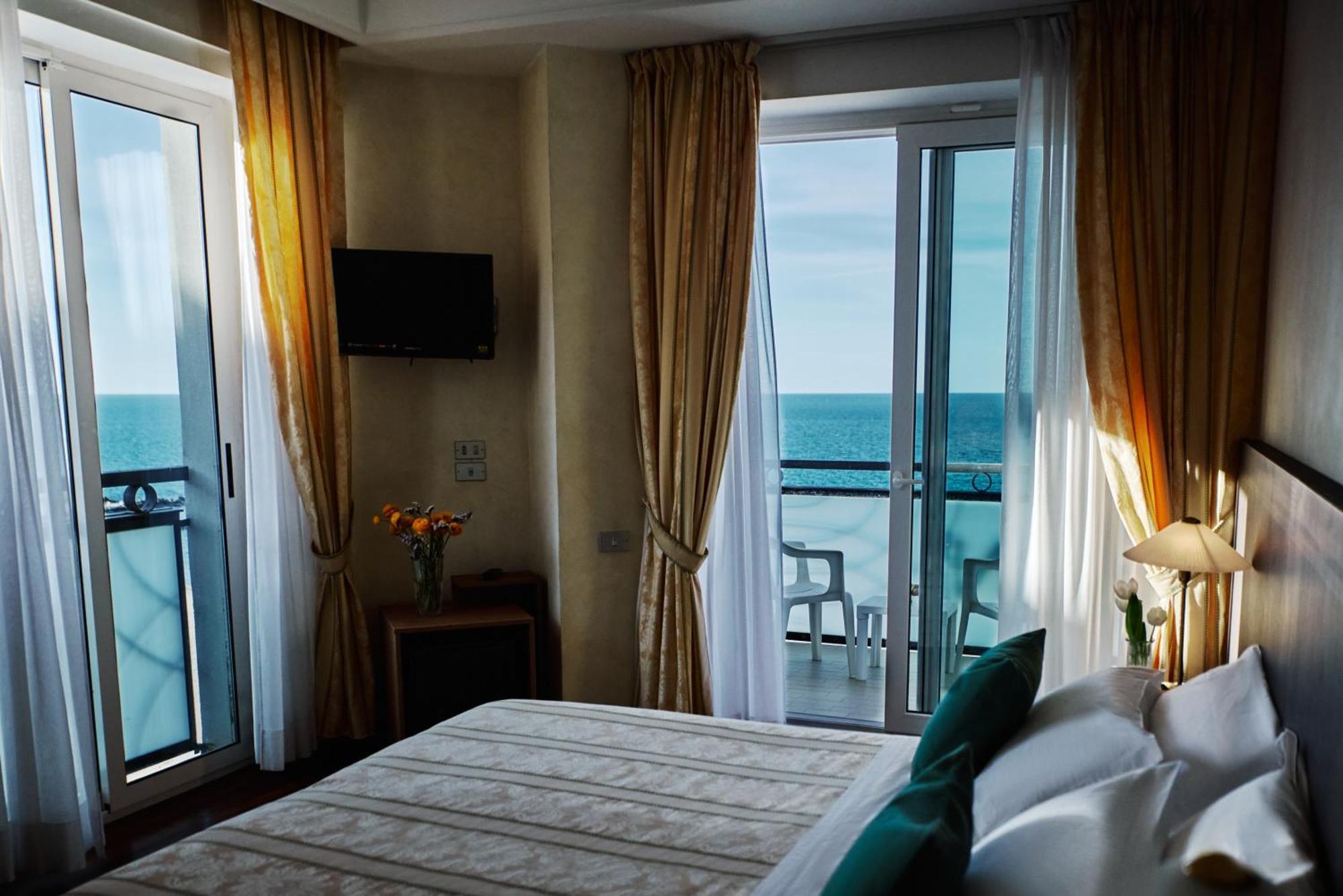 Hotel Negresco Cattolica Exteriér fotografie