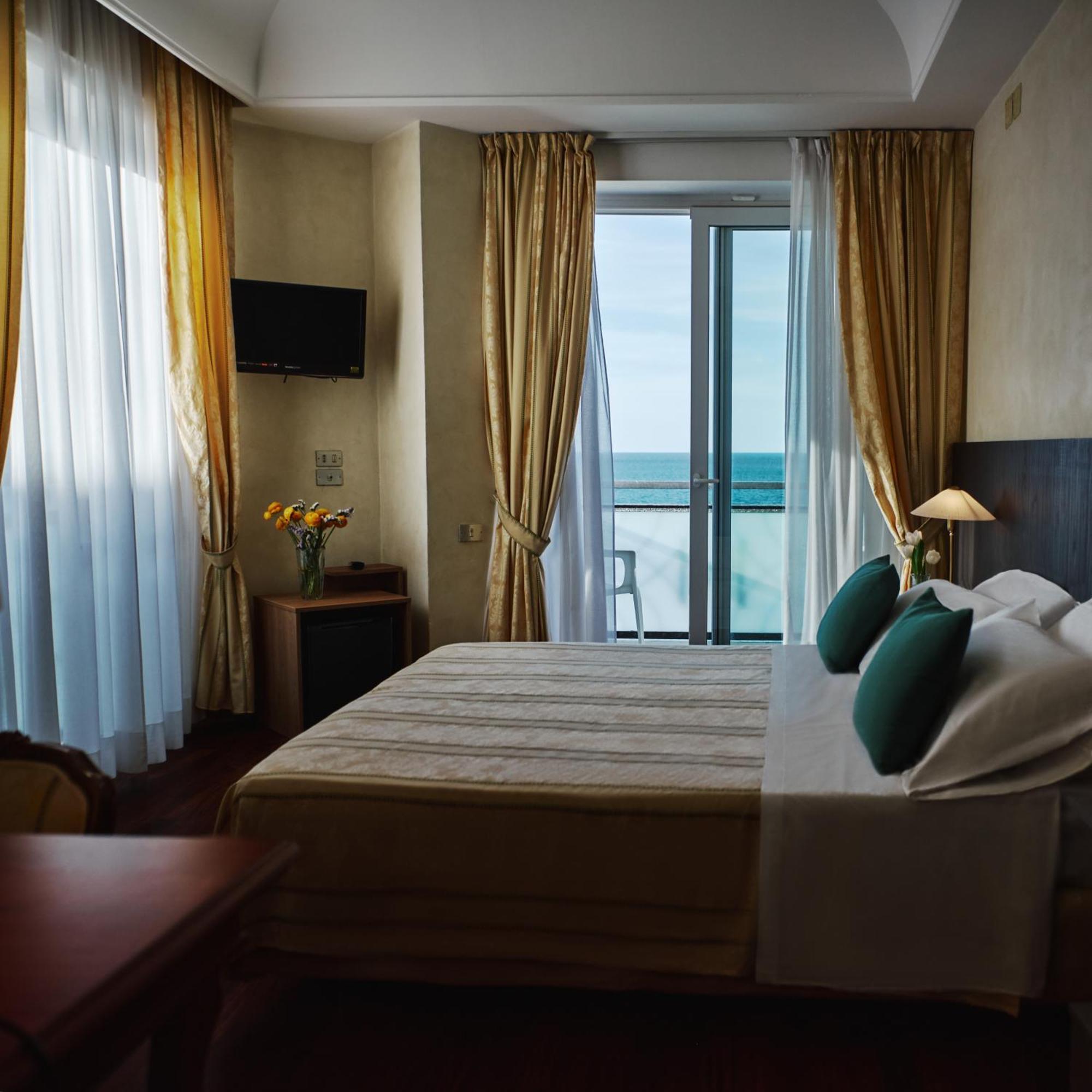 Hotel Negresco Cattolica Exteriér fotografie