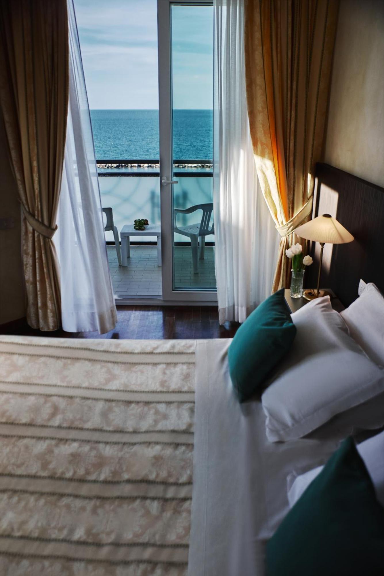 Hotel Negresco Cattolica Exteriér fotografie
