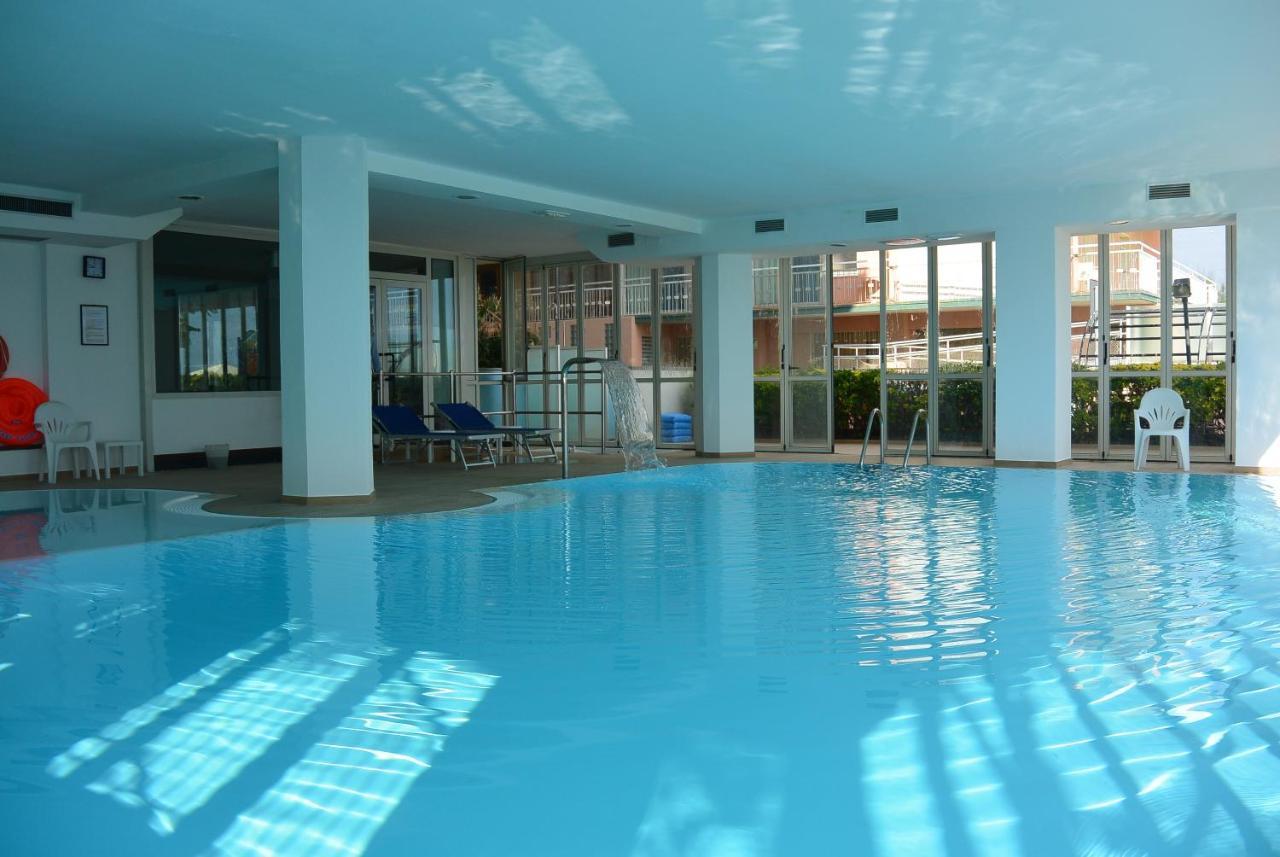 Hotel Negresco Cattolica Exteriér fotografie